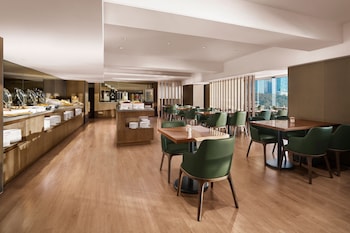 Executive Park King, Club lounge access, 1 King, Dongbaek Park view