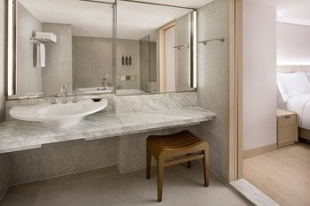 Deluxe Family Ondol Suite, 1 Bedroom Suite, 1 King and 1 Twin, Dongbaek Park view