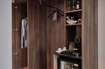 Superior Room, Balcony (Street View)