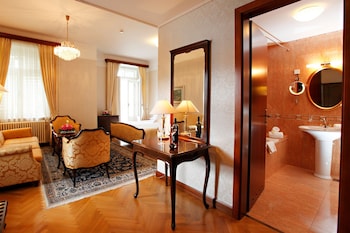 Suite, Balcony, Lake View