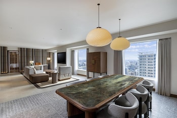 King Executive Deluxe Suite