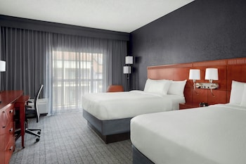 Room, 2 Queen Beds (Mobility/Hearing Access, Roll-in Shwr)