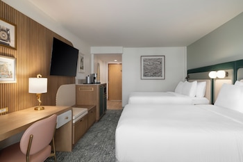Standard Room, 2 Queen Beds, Pool View