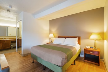 Standard Room, 1 Queen Bed, Smoking