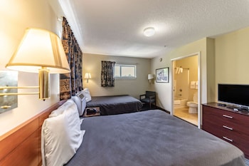 Standard Suite, 2 Queen Beds, Smoking