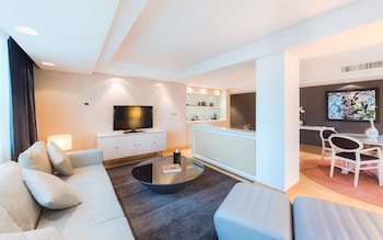 Suite (Lounge Access)