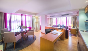 Suite (Lounge Access)