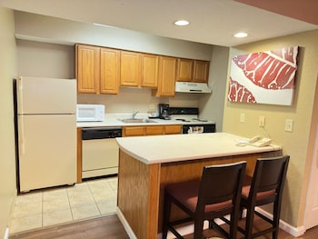 Studio Suite, 1 Queen Bed, Accessible, Non Smoking