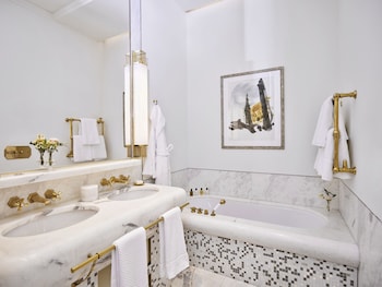 Suite (Prestige)