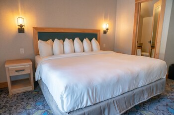 Deluxe Condo, 1 Bedroom (Loft - King, Queen)