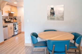 Deluxe Condo, 1 Bedroom (Loft - King, Queen)