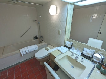 Room, Multiple Beds (High Floor)