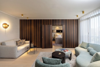 Premium Suite
