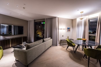 Diplomat Suite