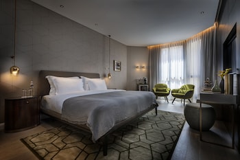 Premium Courtyard Room
