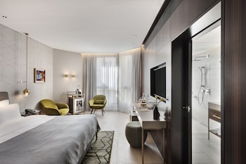 Premium Courtyard Room