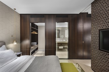 Premium Balcony Suite