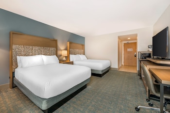 Standard Room, 2 Queen Beds, Balcony