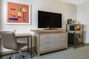 Standard Room, 2 Queen Beds, Balcony