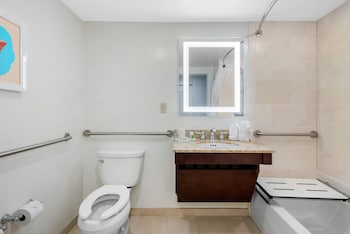 Standard Room, 2 Queen Beds, Accessible Bathtub (Mobility)