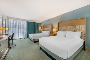 Standard Room, 2 Queen Beds, Balcony
