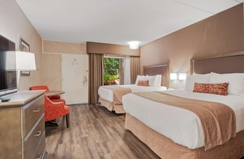 Standard Room, 2 Queen Beds, Refrigerator, Courtyard Area