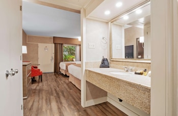 Standard Room, 2 Queen Beds, Refrigerator, Courtyard Area