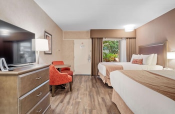 Standard Room, 2 Queen Beds, Refrigerator, Courtyard Area