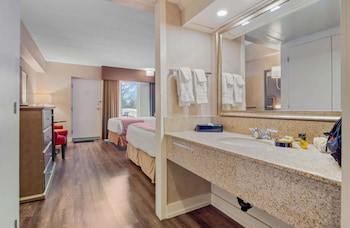 Standard Room, 2 Queen Beds, Refrigerator, Courtyard Area