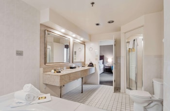 Standard Room, 1 King Bed, Jetted Tub, Tower