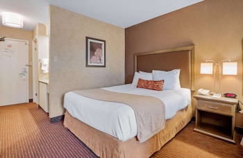 Standard Room, 2 Queen Beds, Non Smoking, Refrigerator