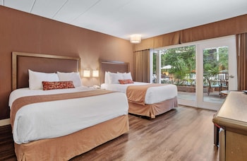 Standard Room, 2 Queen Beds, Refrigerator, Courtyard Area