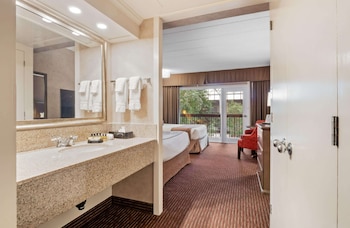 Standard Room, 2 Queen Beds, Refrigerator, Courtyard Area