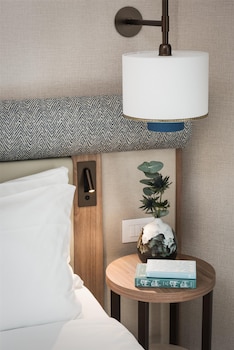 Room (Queen Room)