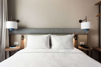Room (Queen Room)