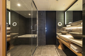 Premium Room, 2 Twin Beds (Castle View, Air Purifier)
