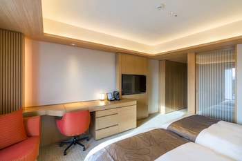 Standard Room, 2 Twin Beds (Castle View, Walk-in Shower)