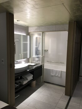 Standard Room, 2 Twin Beds (Stocked Minibar)