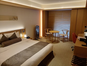 Standard Room, 1 King Bed (Top Floor)