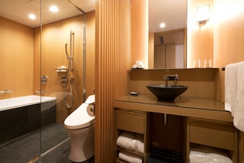 Standard Room, 2 Twin Beds (Castle View, Walk-in Shower)