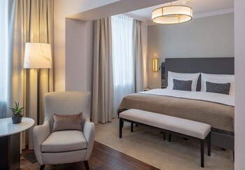 Signature Room, 1 King Bed (Signature Double Room)