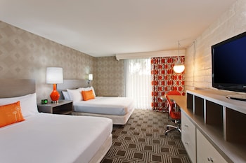 Deluxe Room, 2 Queen Beds (Deluxe Two Queen Beds)