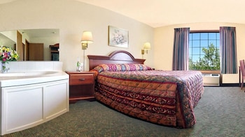 Deluxe Room, 1 King Bed, Non Smoking (Refrigerator & Microwave)
