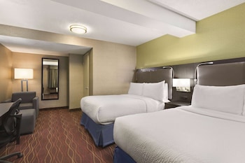 Standard Room, 2 Double Beds, Non Smoking (Pet Friendly)