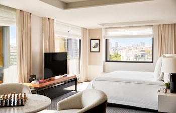 Junior Anglada Suite