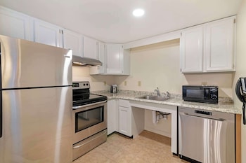 Suite, 1 King Bed, Non Smoking, Kitchen (2nd Floor;with Sofabed)