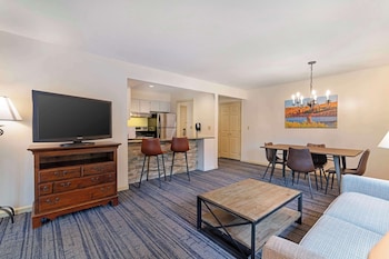 Suite, 2 Queen Beds, Non Smoking, Kitchen (2nd Floor;with Sofabed)