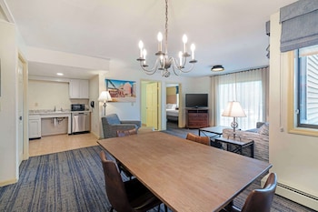 Suite, 2 Queen Beds, Accessible, Kitchen (with Sofabed)