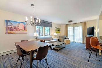 Suite, 2 Queen Beds, Non Smoking, Kitchen (Third bed is a Sofabed)
