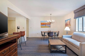 Suite, 2 Queen Beds, Non Smoking, Kitchen (2nd Floor;with Sofabed)